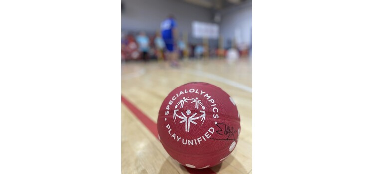 Jaunimo lyderiai jau čia! Jų iniciatyva vyko testų turnyras “Special Olympics žvaigždžių diena”, kurioje dalyvavo visos komandos ir galėjo išbandyti savo jėgas kamuolio metime bei kamuolio varyme.