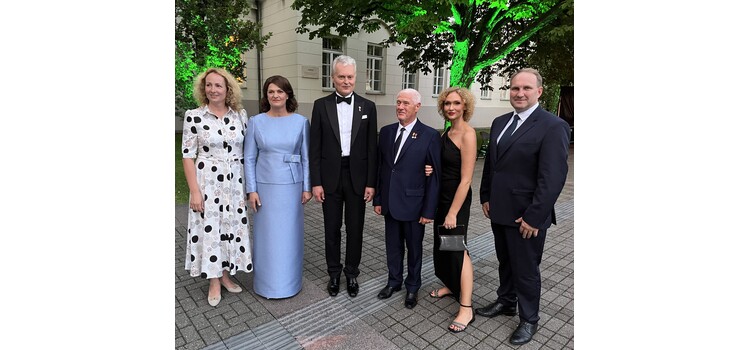 Dėkojame LR Prezidentui G. Nausėdai ir pirmajai poniai Dianai už kvietimą dalyvauti inauguracijos šventėje, bei visapusišką paramą Lietuvos specialiosios olimpiados bendruomenei.